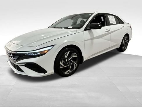 Used 2025 Hyundai Elantra Sport FWD image 6