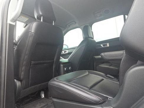 Used 2021 Ford Explorer XLT w/ Equipment Group 202A RWD image 10