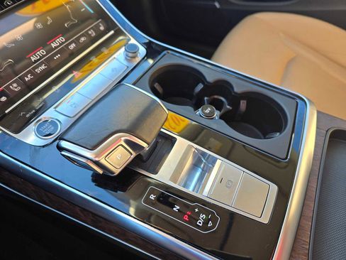 Used 2021 Audi Q8 Prestige w/ Prestige Package image 31