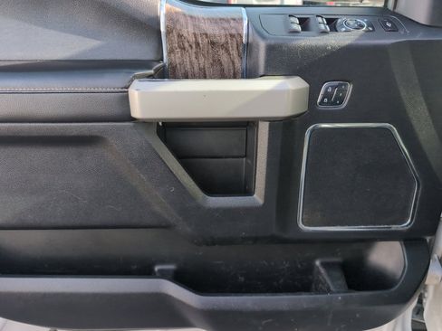 Used 2017 Ford F250 Lariat w/ Chrome Package image 12
