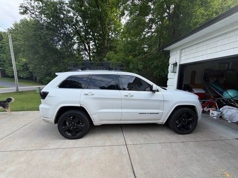 Used 2015 Jeep Grand Cherokee Altitude AWD/4WD image 18
