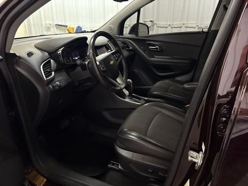 Used 2021 Chevrolet Trax LT w/ LT Convenience Package AWD/4WD image 33