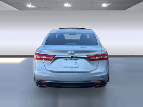Used 2018 Toyota Avalon Limited image 10