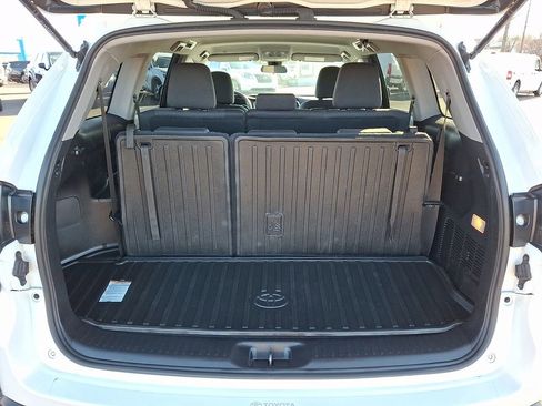 Used 2019 Toyota Highlander LE image 29