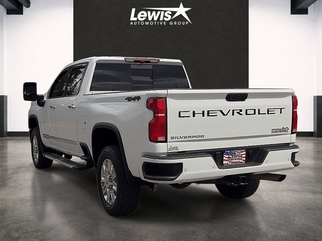 Used 2025 Chevrolet Silverado 2500 High Country AWD/4WD image 3