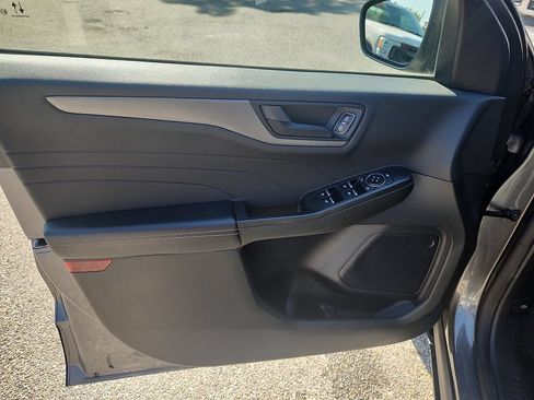 Used 2025 Ford Escape Active AWD/4WD image 12