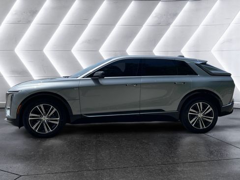 Used 2024 Cadillac Lyriq Luxury AWD/4WD image 3