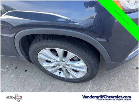 Used 2018 Chevrolet Trax Premier FWD image 3