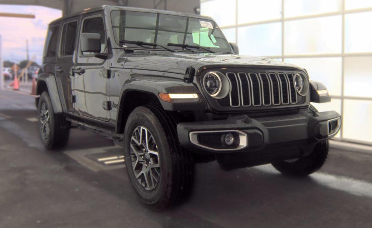 Used 2026 Jeep Wrangler Unlimited Sahara AWD/4WD image 2