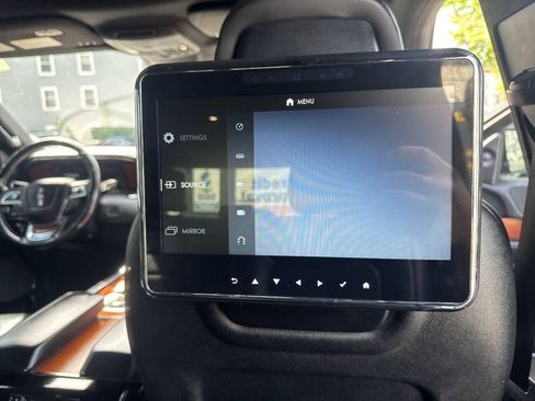 Used 2018 Lincoln Navigator Select w/ Technology Package AWD/4WD image 13