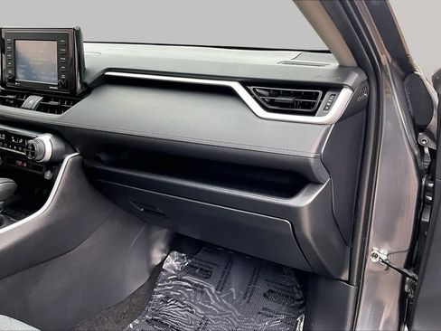 Used 2020 Toyota RAV4 XLE FWD image 18
