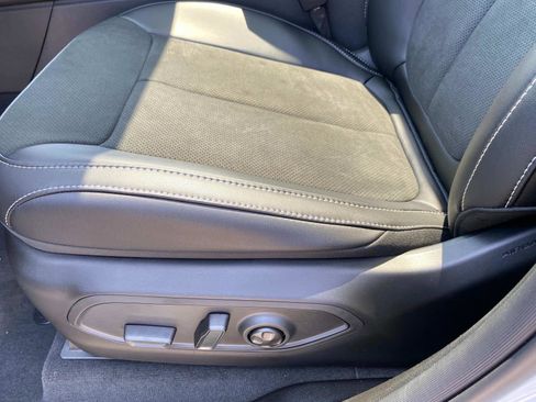 New 2025 Jeep Grand Cherokee Altitude image 10