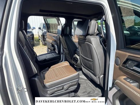Used 2025 GMC Yukon XL Denali Ultimate w/ LPO, Illumination Package AWD/4WD image 32