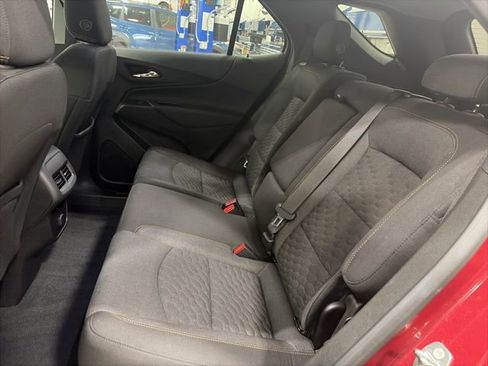 Used 2018 Chevrolet Equinox LT image 12