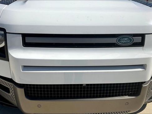 Used 2022 Land Rover Defender 90 X-Dynamic S image 28