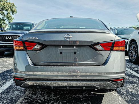 Used 2025 Nissan Altima 2.5 SV FWD image 5