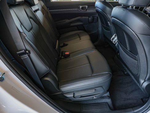 Used 2025 Kia Sorento S w/ Panoramic Sunroof Package FWD image 34