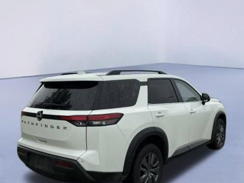 Used 2025 Nissan Pathfinder SV FWD image 3
