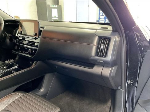 Used 2024 Nissan Pathfinder Rock Creek AWD/4WD image 13