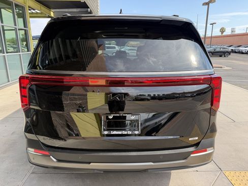 Used 2025 Kia Carnival SX w/ SX Dark Edition Package FWD image 13