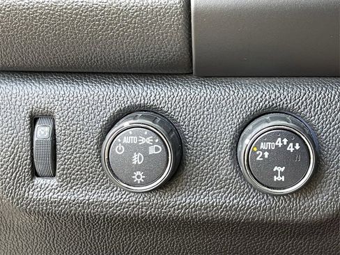 Used 2017 GMC Canyon SLE image 30