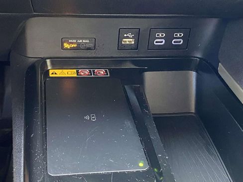 Used 2025 Toyota Camry LE image 27