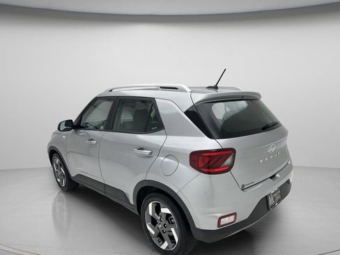 Used 2025 Hyundai Venue SEL FWD image 7