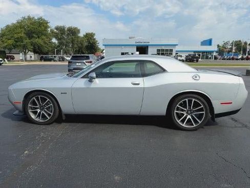 Used 2023 Dodge Challenger R/T RWD image 5