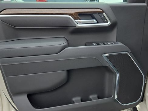 New 2026 GMC Sierra 1500 SLE w/ LPO, Black Badging Package image 9