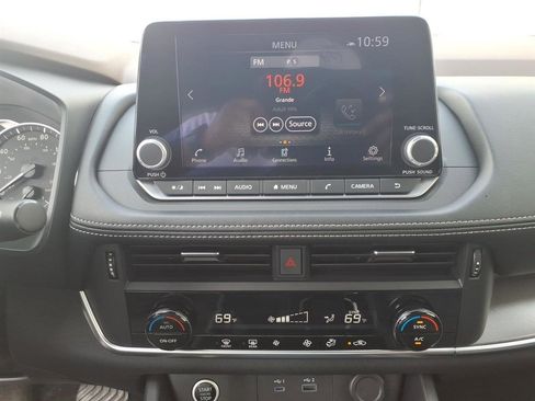 Used 2023 Nissan Rogue SV image 10