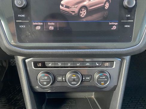 Used 2020 Volkswagen Tiguan SE w/ Panoramic Sunroof Package FWD image 33