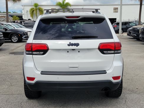 Used 2019 Jeep Grand Cherokee Laredo RWD image 4
