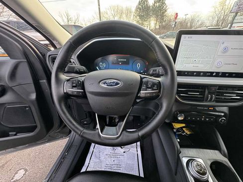Used 2024 Ford Escape Platinum image 17