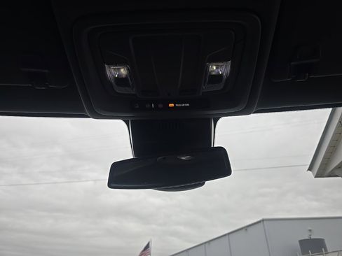 Used 2025 GMC Sierra 1500 SLT image 27