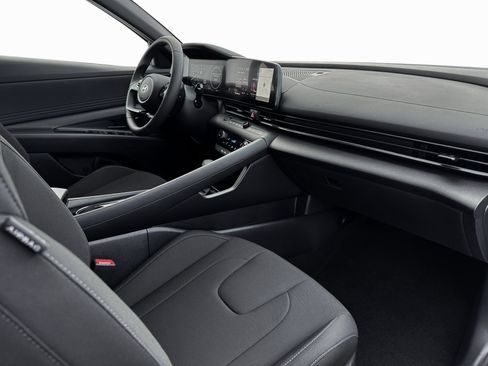 New 2025 Hyundai Elantra SEL FWD image 15