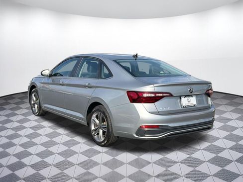 Certified 2024 Volkswagen Jetta SE FWD image 3