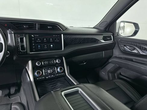 Used 2024 GMC Yukon Denali RWD image 39