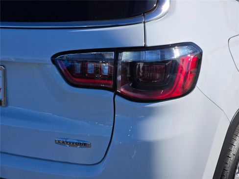 New 2026 Jeep Compass Latitude image 12
