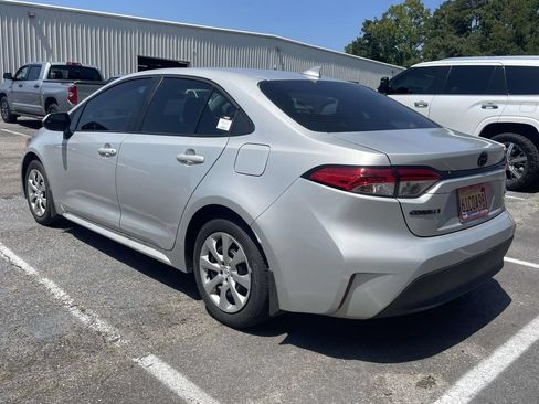Used 2026 Toyota Corolla LE FWD image 4