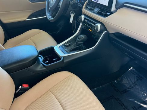 Certified 2025 Toyota RAV4 LE AWD/4WD image 16