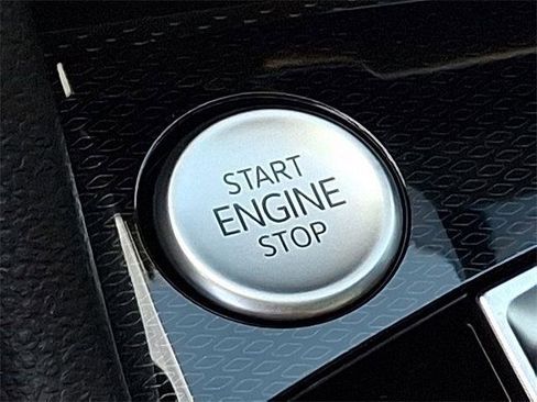 New 2025 Volkswagen Taos SE image 21