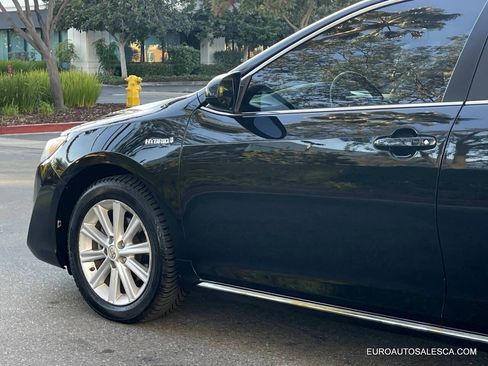 Used 2012 Toyota Camry XLE image 12