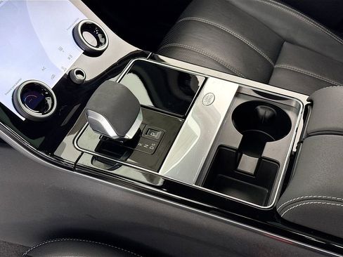 Used 2023 Land Rover Range Rover Velar R-Dynamic S image 21