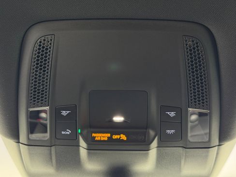 Used 2022 Porsche Taycan image 36