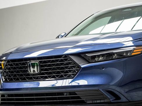 Used 2023 Honda Accord EX-L image 2