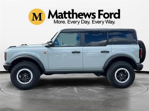 Used 2024 Ford Bronco Badlands image 2