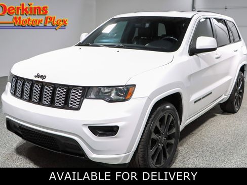 Used 2018 Jeep Grand Cherokee Altitude image 1