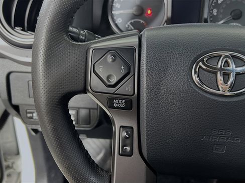 Used 2020 Toyota Tacoma TRD Off-Road AWD/4WD image 19