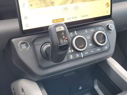 New 2026 Land Rover Defender 110 X-Dynamic SE AWD/4WD image 18