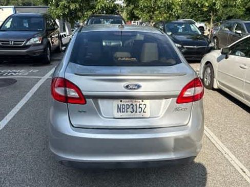Used 2011 Ford Fiesta SE w/ Super Fuel Economy Pkg FWD image 2